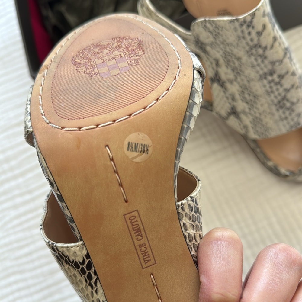 Vince Camuto heels, sz 8.5 - Picture 3 of 6